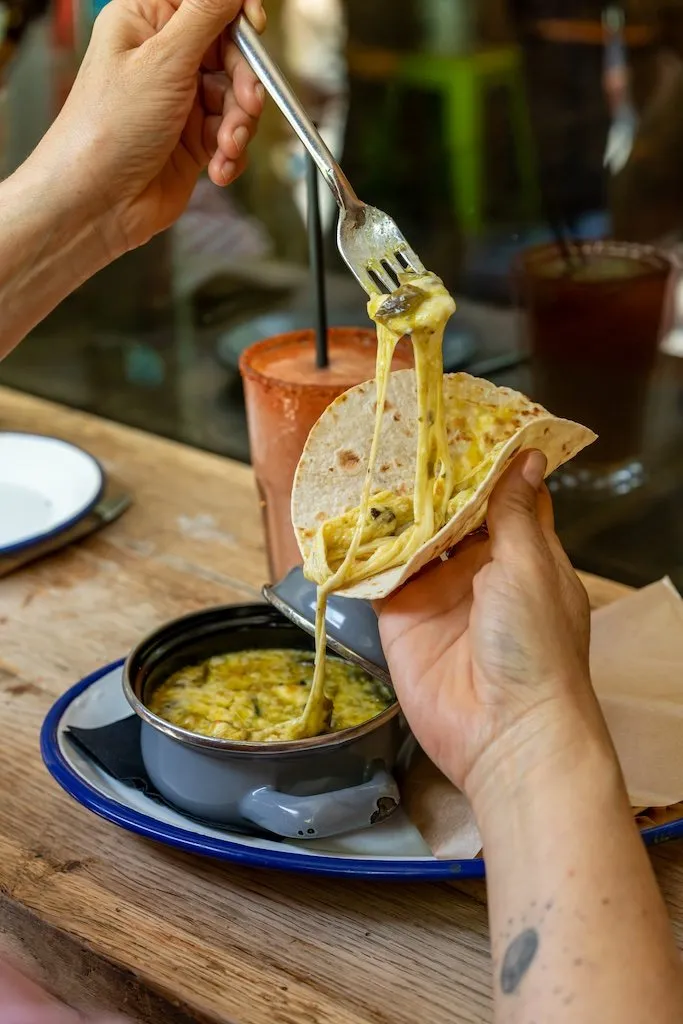 Quesadilla con queso fundido en Tlaxcal